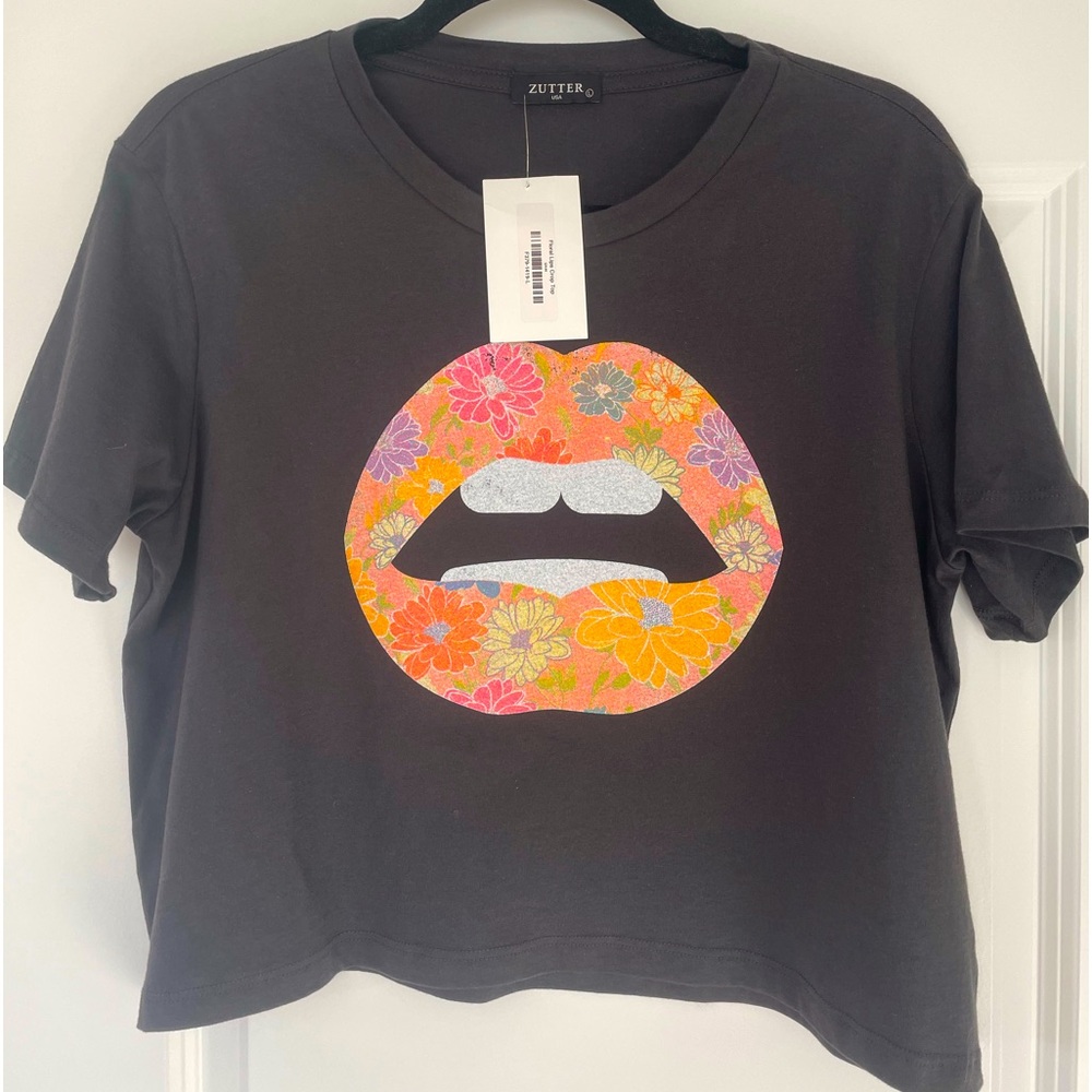 Floral Lips Cropped Tee